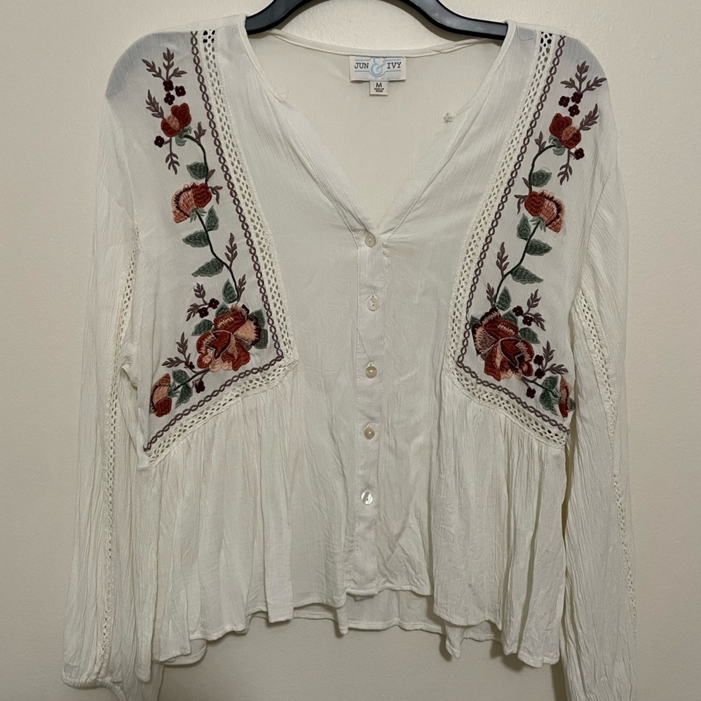 EUC Embroidered top: MD